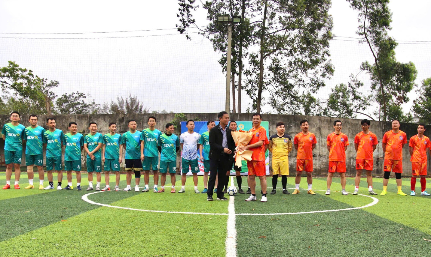 Giao hữu bóng đá