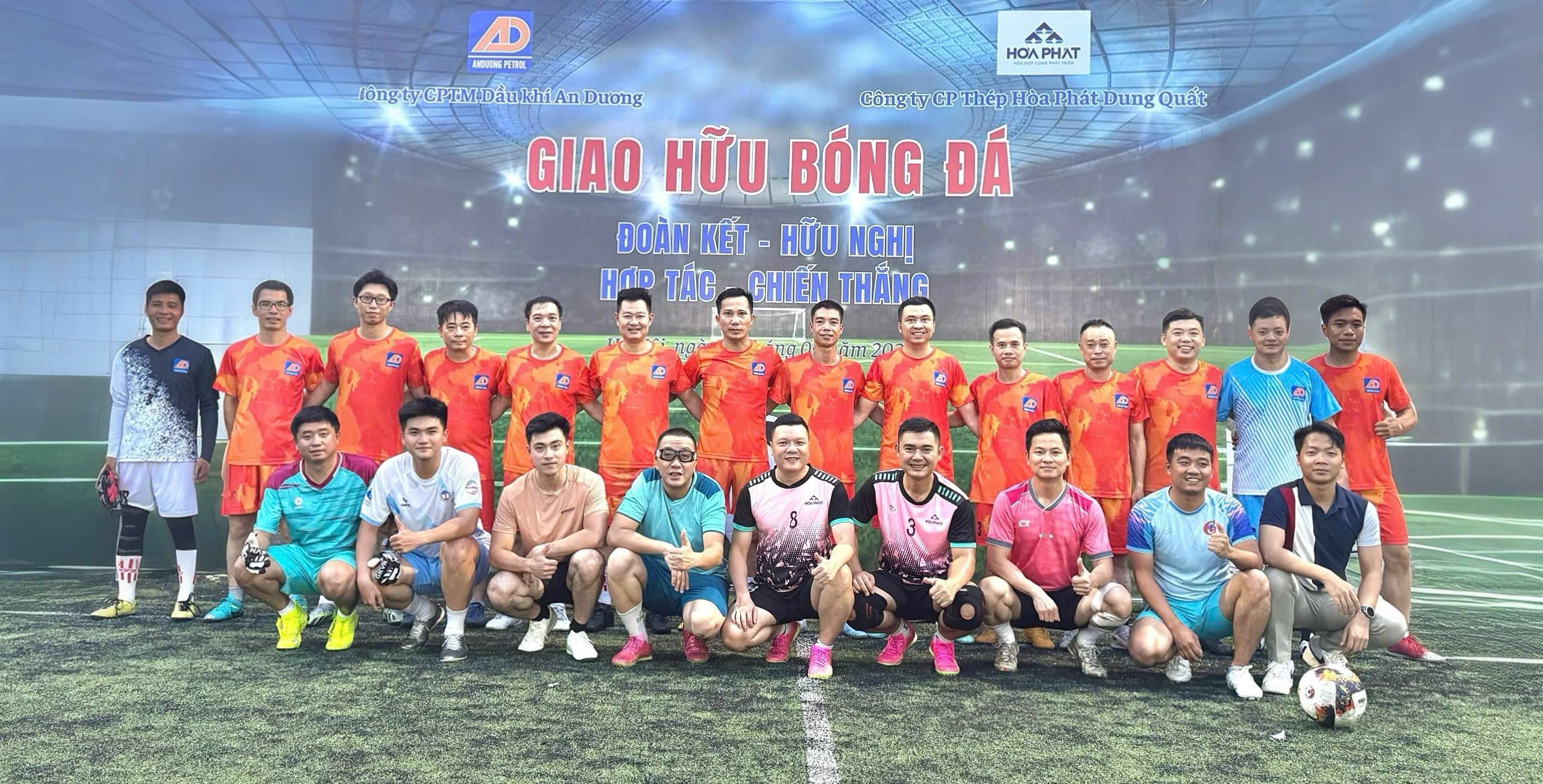 Giao hữu bóng đá giữa Công ty CPTM Dầu khí An Dương và Công ty CP Thép Hoà Phát Dung Quất